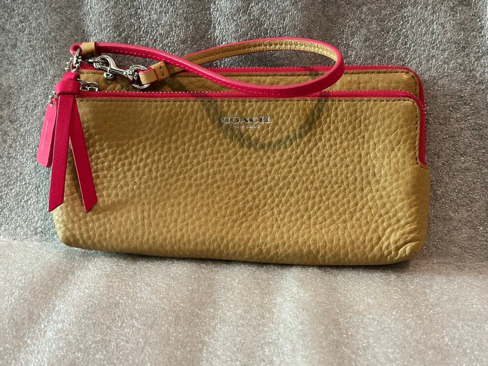 EUC Coach Bleecker Edgepaint Double Zip Leather Wallet Wristlet Camel Pink Ruby
